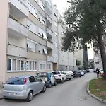 Santa Διαμέρισμα *